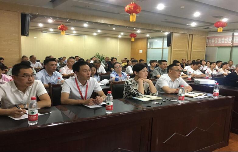 社保費(fèi)率大變化，助力企業(yè)大發(fā)展——市人社局等到我司宣講社會(huì)保險(xiǎn)費(fèi)率降低政策
