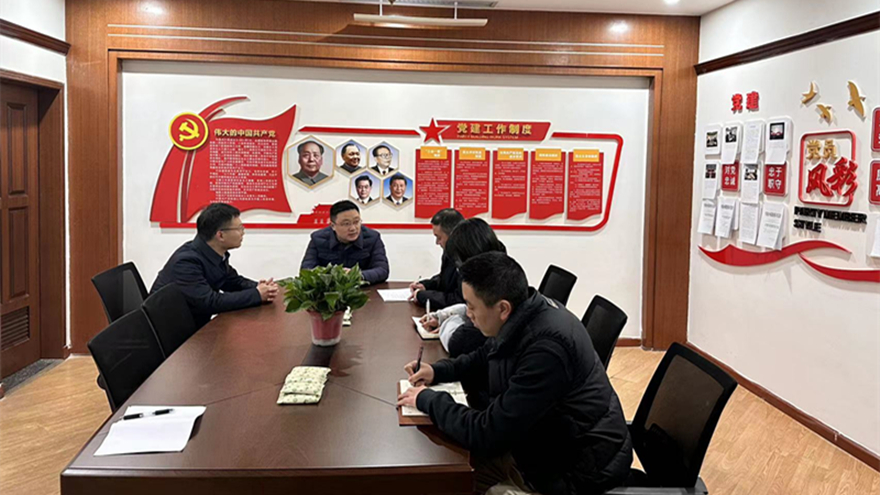 圖五：集團(tuán)總會(huì)計(jì)師齊飛、副總經(jīng)理馬江水督導(dǎo)金控小貸安全工作